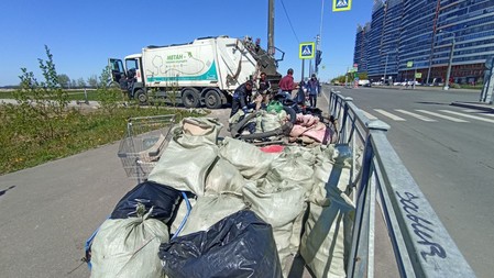 Генеральная уборка: полторы тонны отходов собрали волонтеры вдоль Балтийского бульвара — фото 1