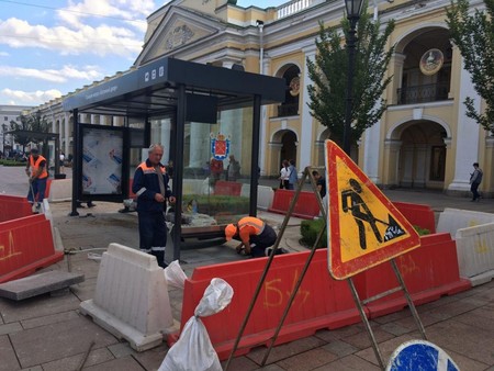 Ждать автобус под навесом: в Петербурге построят сотни новых остановочных пунктов в ближайшие два года — фото 1