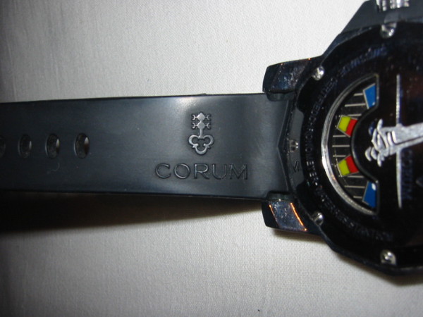 Часы CORUM.