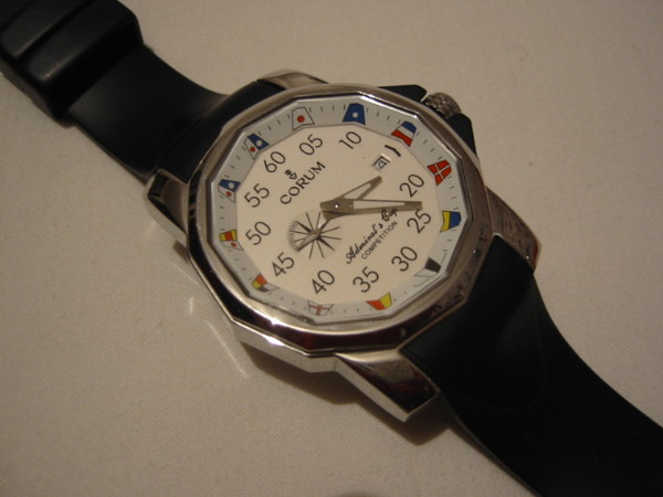 Часы CORUM.