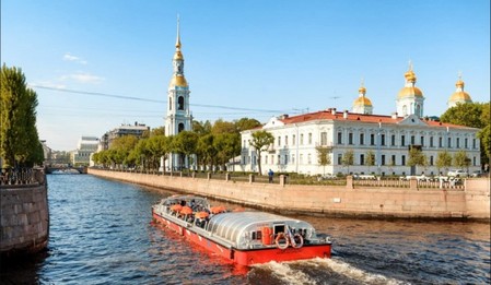 В жаркие дни в Петербурге увеличился спрос на прогулки на теплоходах — фото 1