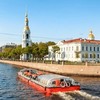В жаркие дни в Петербурге увеличился спрос на прогулки на теплоходах