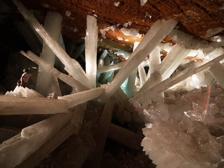 Образовались кристаллы из водного раствора минералов