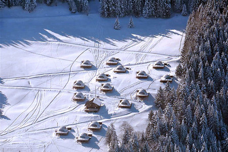 15 домиков-куполов находятся в самой глуши Альп