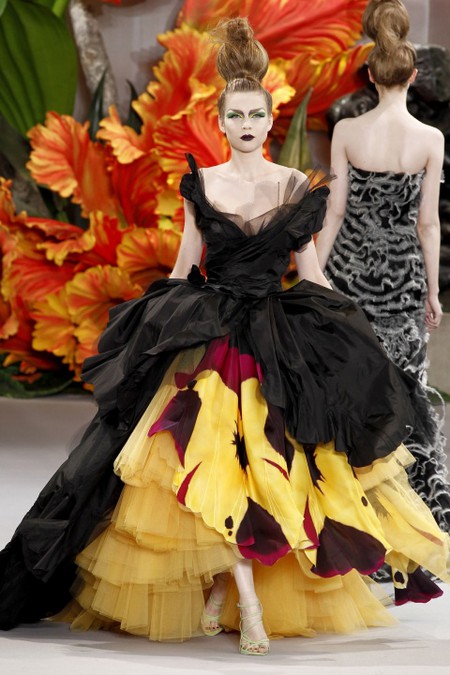 Кринолин в коллекции <a name="page-break"></a> Christian Dior Осень-зима 2010-2011 