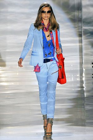 Красная сумочка Gucci коллекции весна-лето 2011 — фото 1