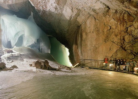Эйсризенвельт – ледяная пещера в Австрии. Если хочется мороза летом. — фото 12
