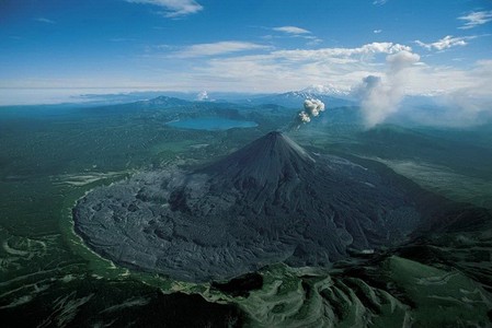 Камчатка, извержение вулкана Карымский