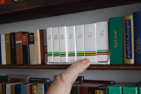 Самая большая библиотека самых маленьких книг – коллекция Джозефа Тари (Jozsef  Tari) — фото 20