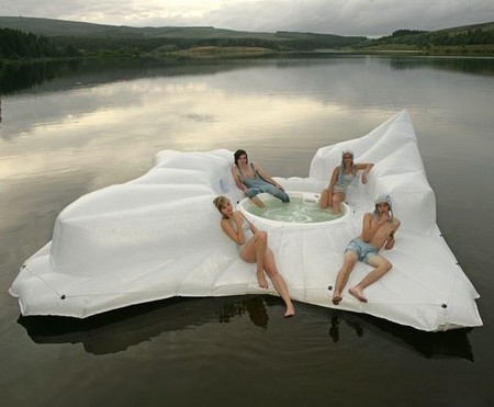 Надувной айсберг с гидромассажной ванной