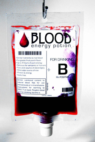 Согласно громкому заявлению производителя, перед нами "синтетическая кровь"