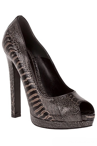 Змеиный принт — еще одна модная тенденция в коллекции обуви от Alexander McQueen