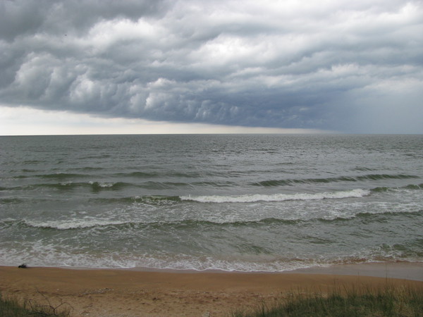 Азовское море перед грозой