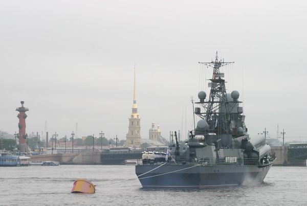 день военно-морского флота в Петербурге