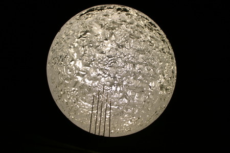 вот светильник напоминающий нам о свете Луны...